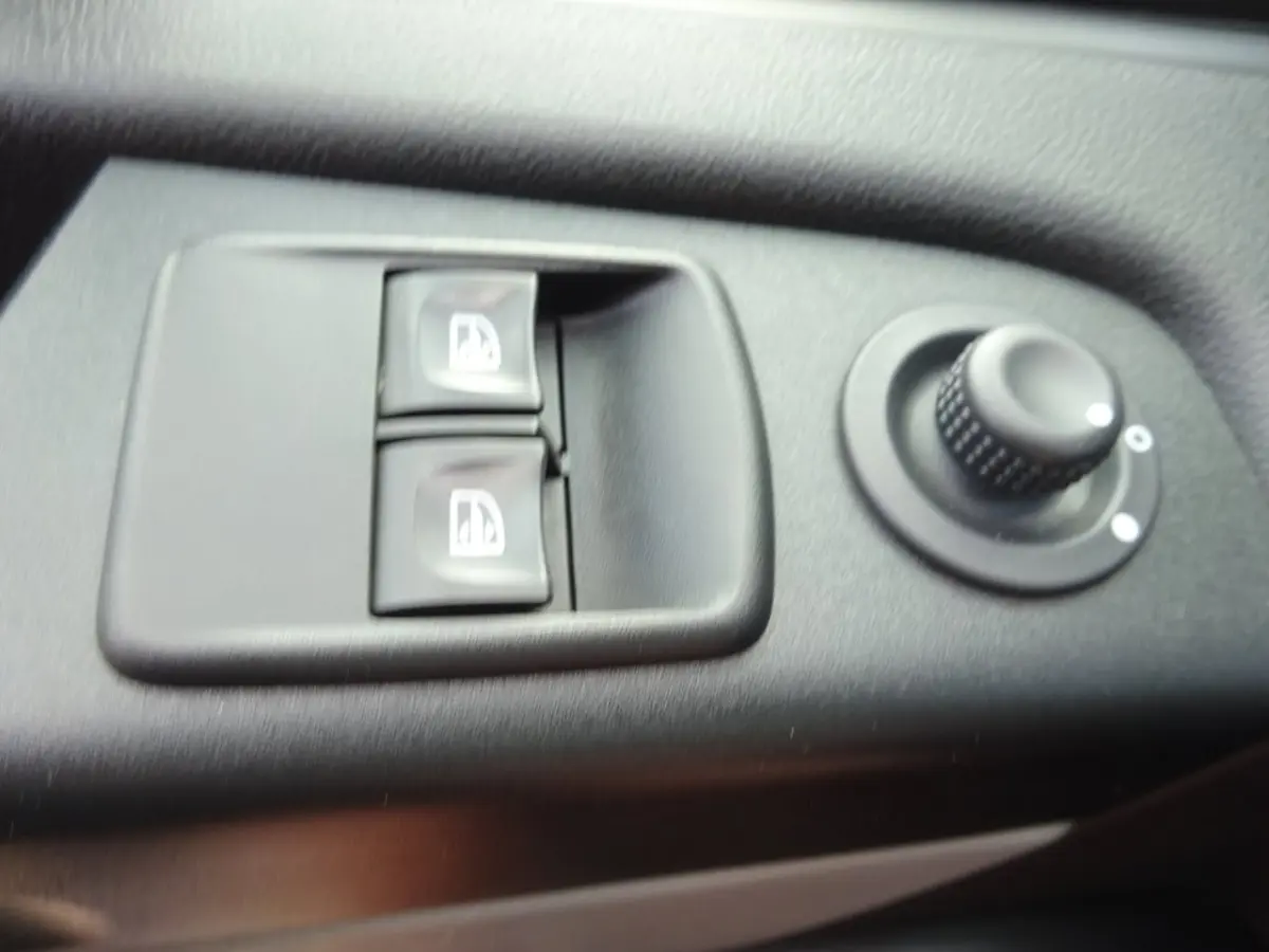 1.6 dCi T29 L2H1 DUBBELE CABINE 6 PERSOONS AIRCO NAVIGATIE