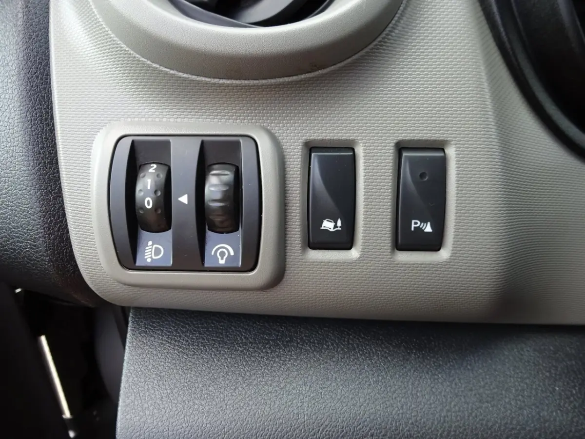 1.6 dCi T29 L2H1 DUBBELE CABINE 6 PERSOONS AIRCO NAVIGATIE