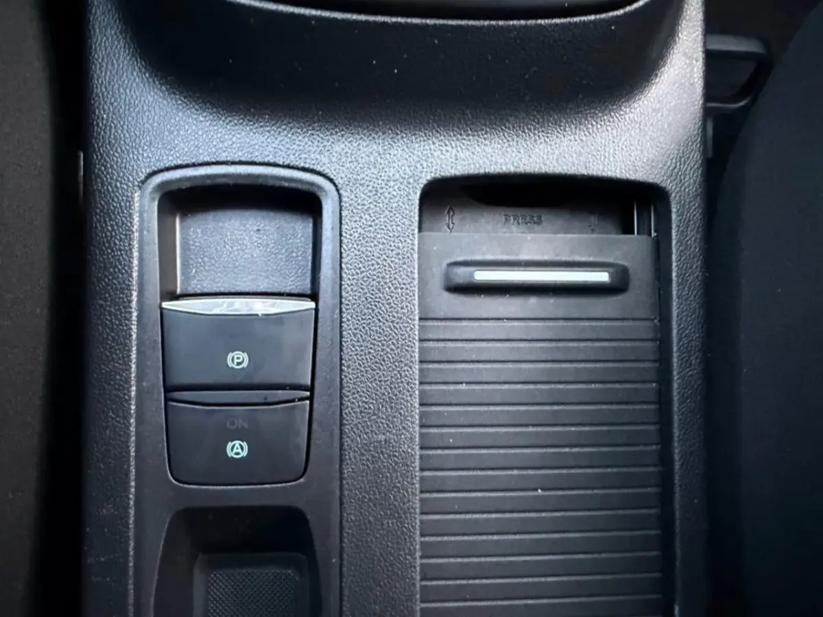 1.0 EB TREND EDITION BUSINESS NAVI AIRCO PDC