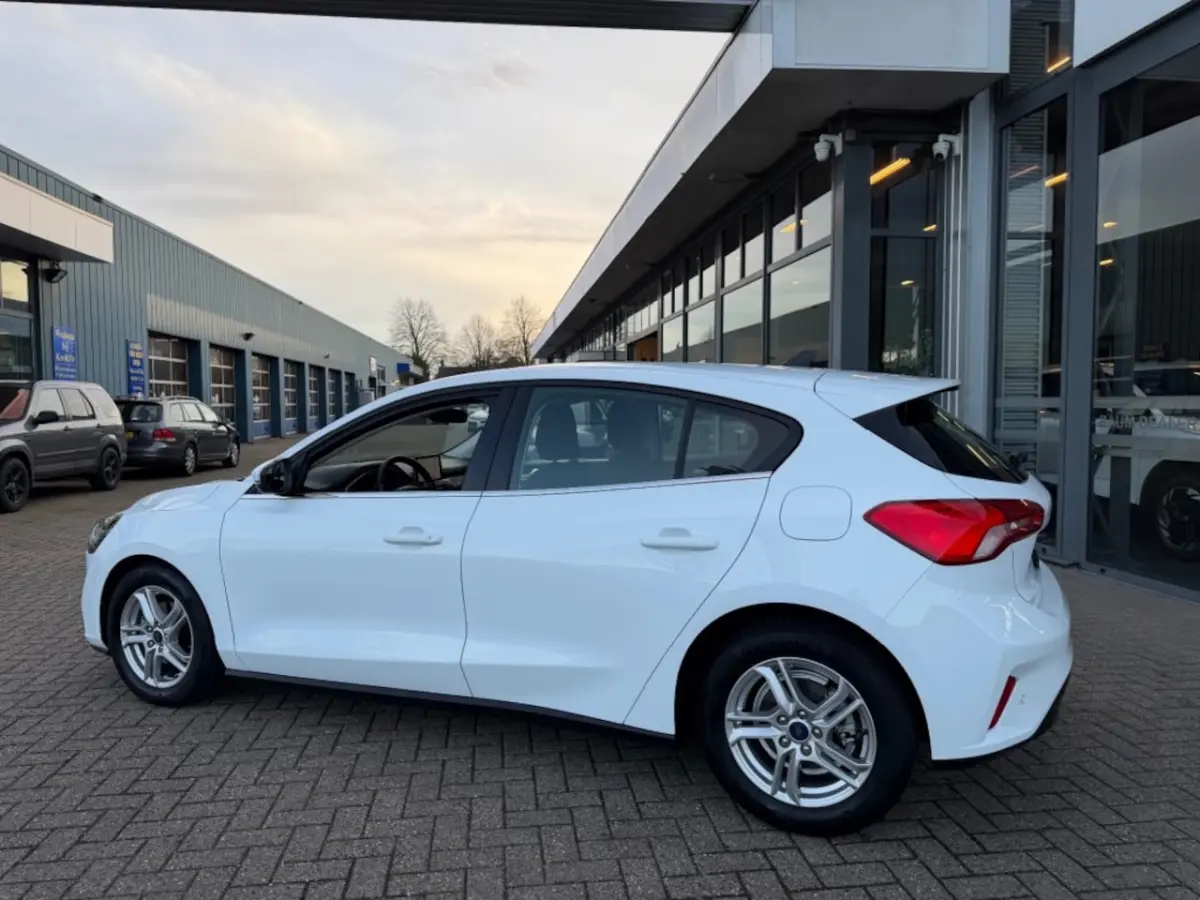 1.0 EB TREND EDITION BUSINESS NAVI AIRCO PDC