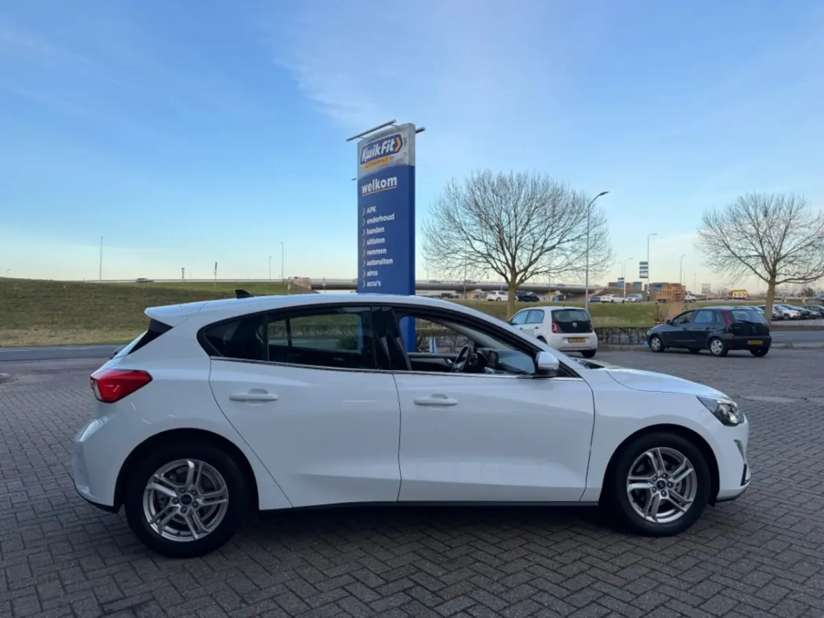 1.0 EB TREND EDITION BUSINESS NAVI AIRCO PDC