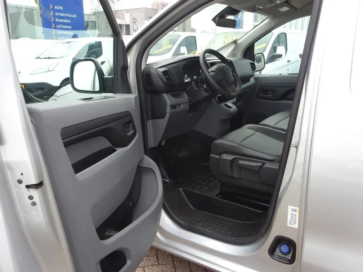 226C 1.6 BlueHDI 95 Premium AUTOMAAT L1 3 ZITPLAATSEN AIRCO CRUISE CONTROL