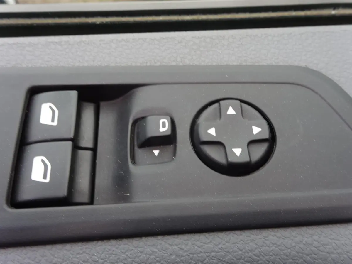 226C 1.6 BlueHDI 95 Premium AUTOMAAT L1 3 ZITPLAATSEN AIRCO CRUISE CONTROL