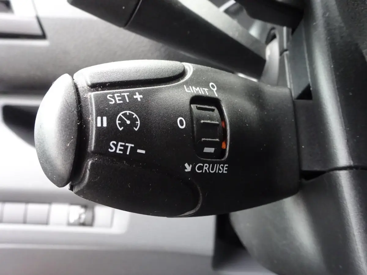 226C 1.6 BlueHDI 95 Premium AUTOMAAT L1 3 ZITPLAATSEN AIRCO CRUISE CONTROL