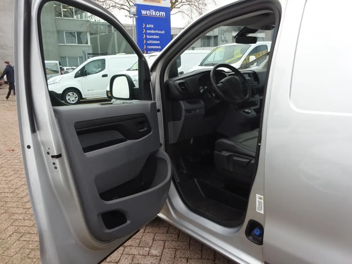 226C 1.6 BlueHDI 95 Premium AUTOMAAT L1 3 ZITPLAATSEN AIRCO CRUISE CONTROL