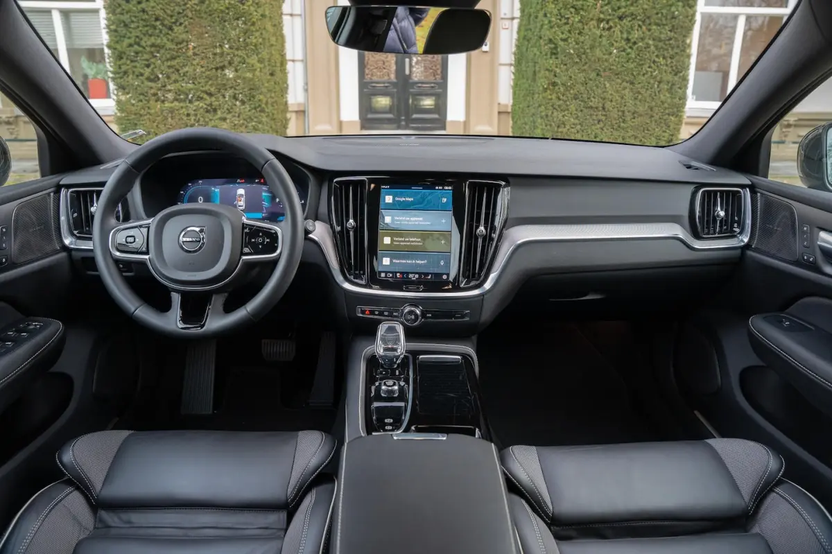 2.0 T8 Plug-in hybrid AWD Plus Dark TREKHAAK | ADAPTIVE | H&K | MEMORY | CAMERA