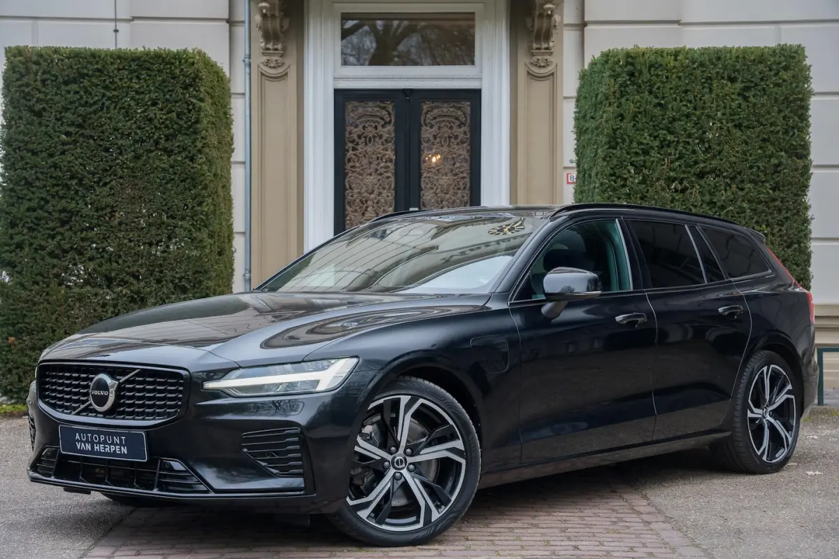 2.0 T8 Plug-in hybrid AWD Plus Dark TREKHAAK | ADAPTIVE | H&K | MEMORY | CAMERA