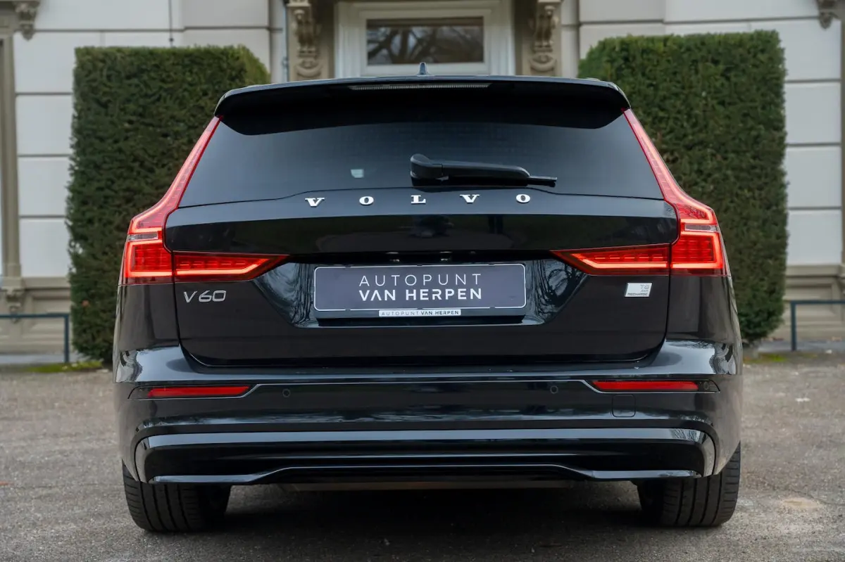 2.0 T8 Plug-in hybrid AWD Plus Dark TREKHAAK | ADAPTIVE | H&K | MEMORY | CAMERA