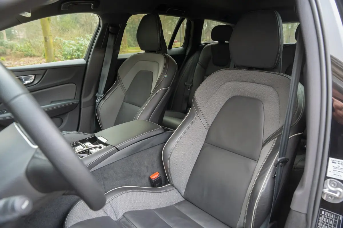 2.0 T8 Plug-in hybrid AWD Plus Dark TREKHAAK | ADAPTIVE | H&K | MEMORY | CAMERA