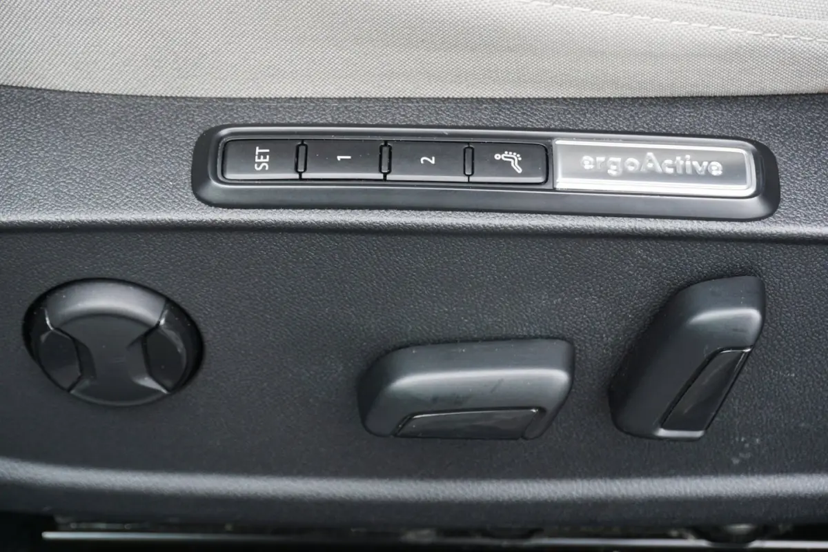 2.0 TDI Style DSG IQ Led Carplay ACC Sfeervl