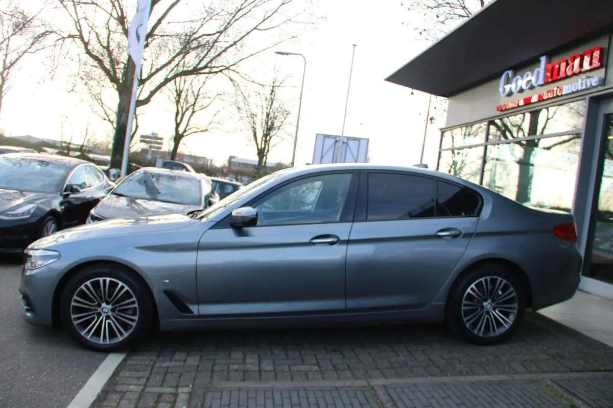 520i High Executive DEALER OND. NL-AUTO NAP
