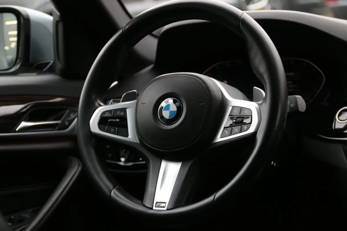 520i High Executive Edition M-PAKKET PANO-DAK NL-AUTO