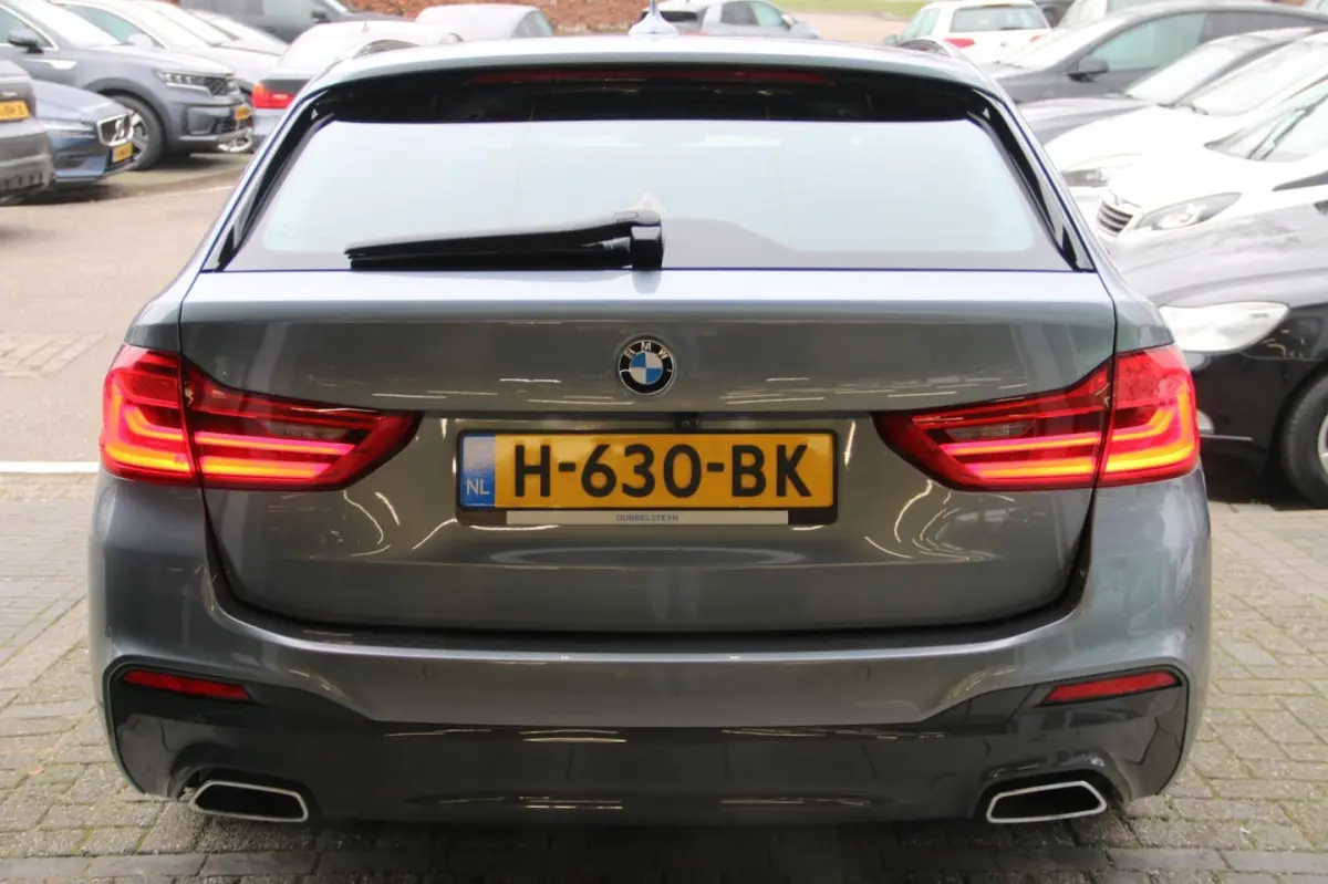 520i High Executive Edition M-PAKKET PANO-DAK NL-AUTO