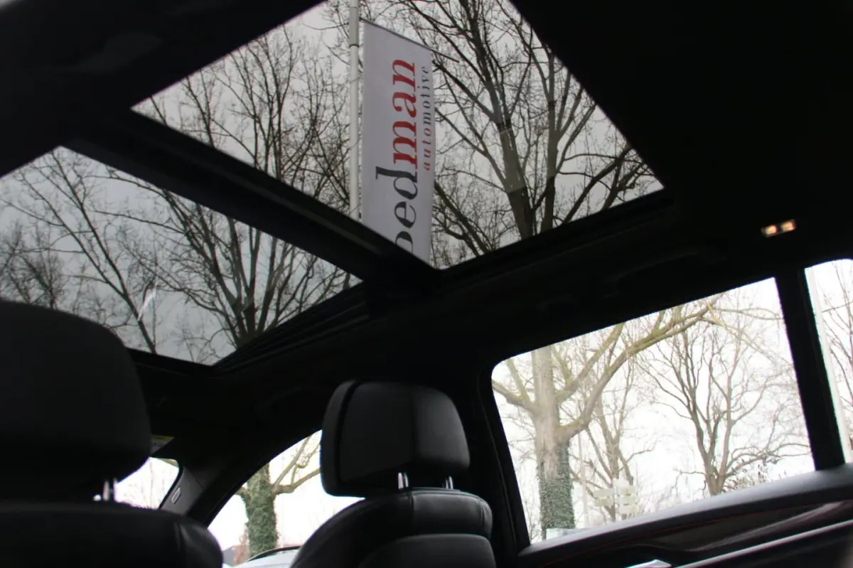 520i High Executive Edition M-PAKKET PANO-DAK NL-AUTO