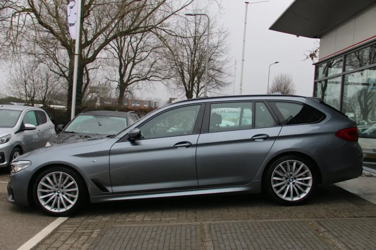 520i High Executive Edition M-PAKKET PANO-DAK NL-AUTO