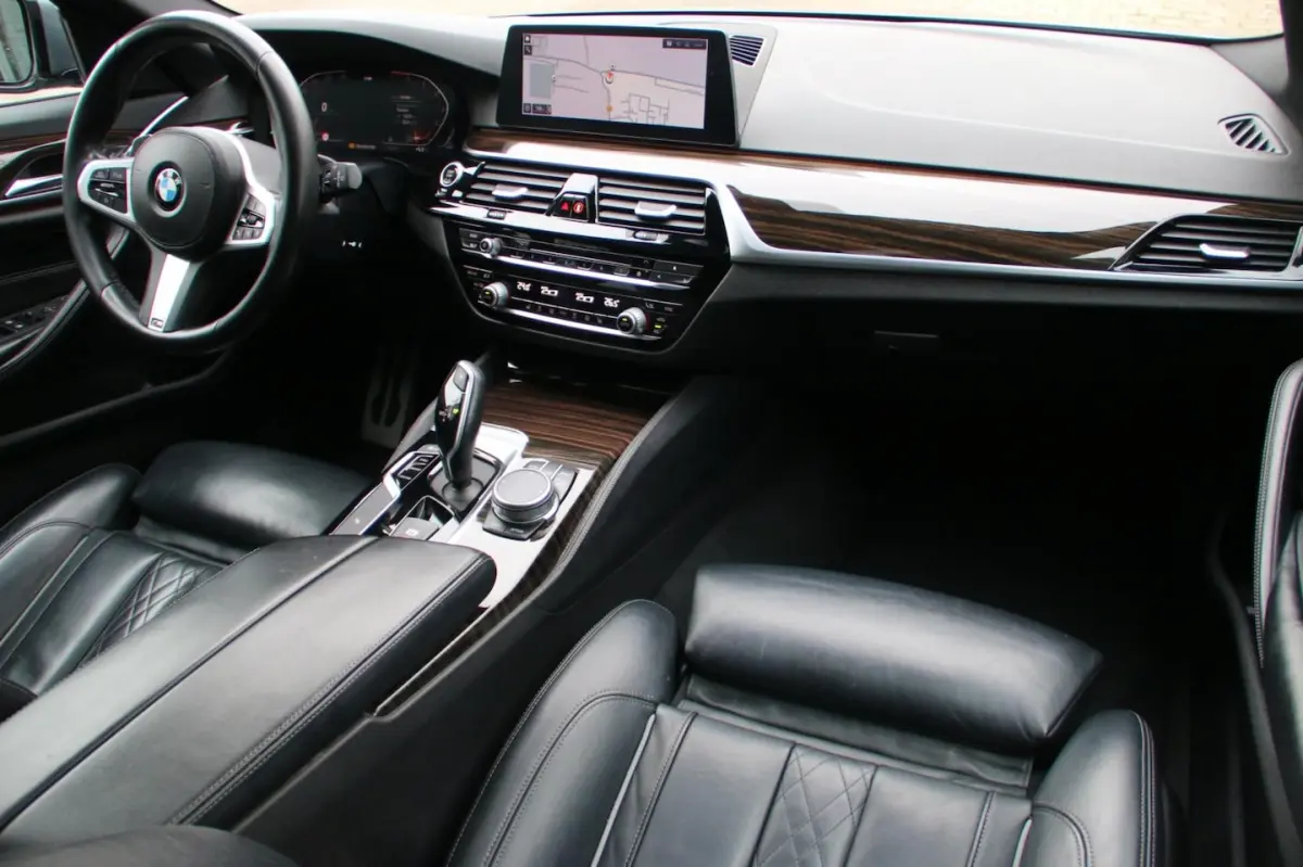 520i High Executive Edition M-PAKKET PANO-DAK NL-AUTO