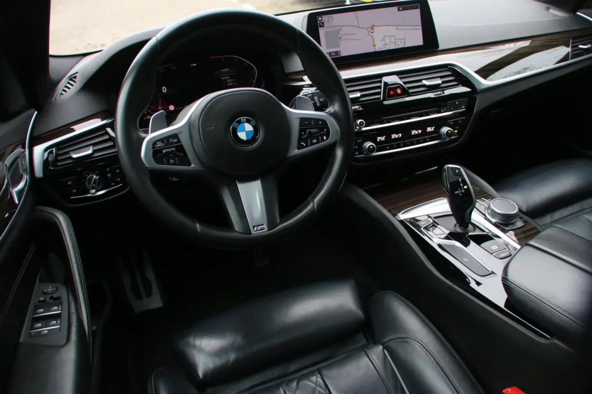 520i High Executive Edition M-PAKKET PANO-DAK NL-AUTO