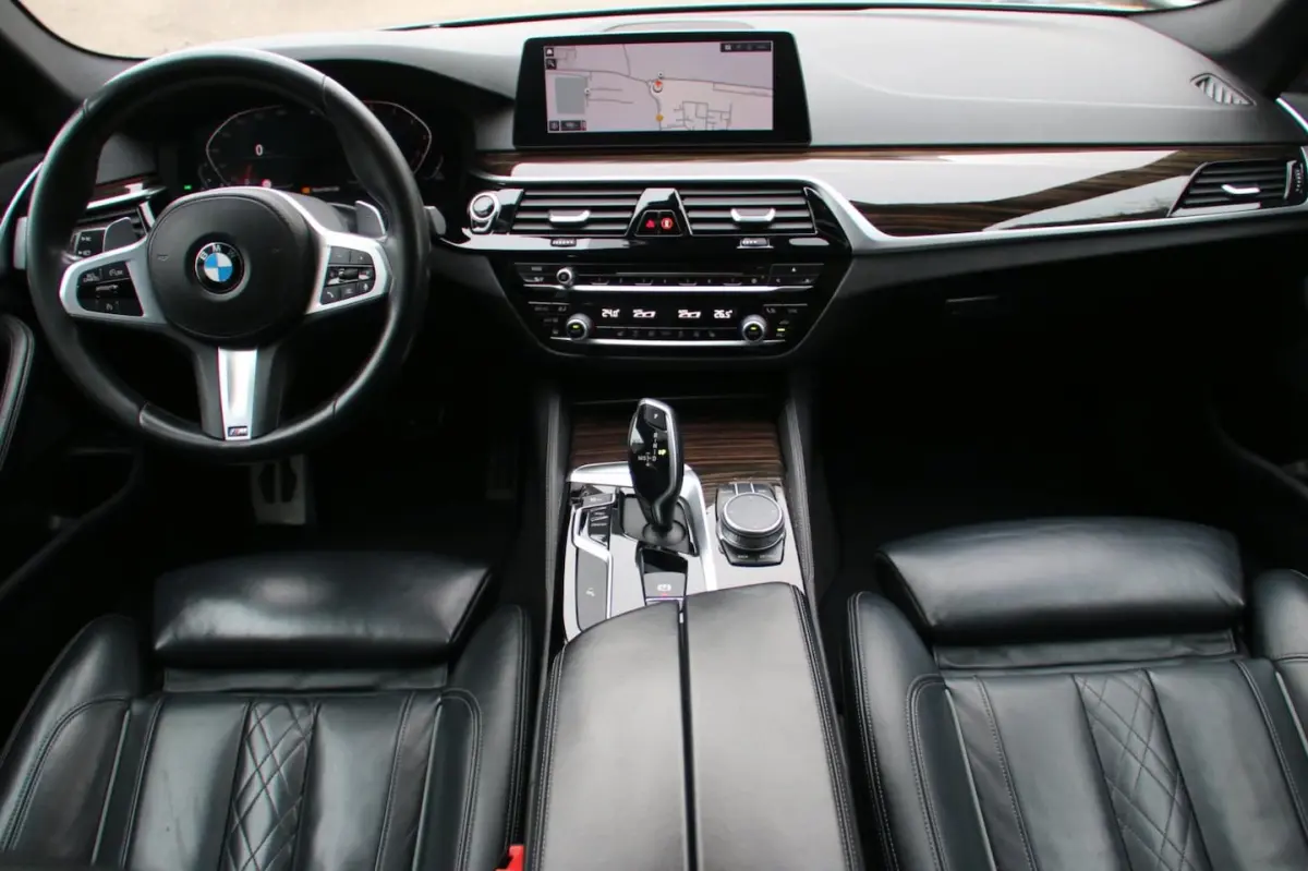 520i High Executive Edition M-PAKKET PANO-DAK NL-AUTO