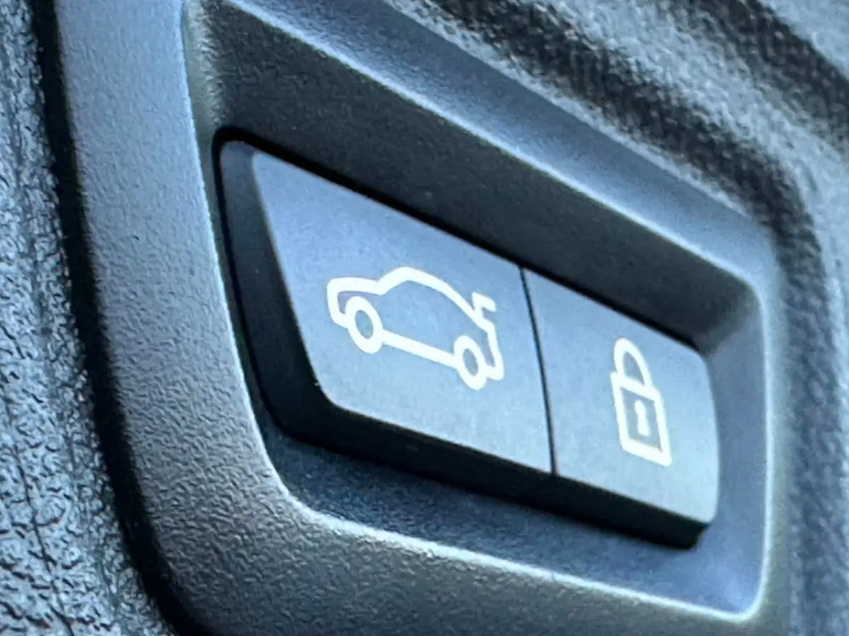 330e High Executive/LED/NAVI/CARPLAY/CAMERA/NETTE STAAT