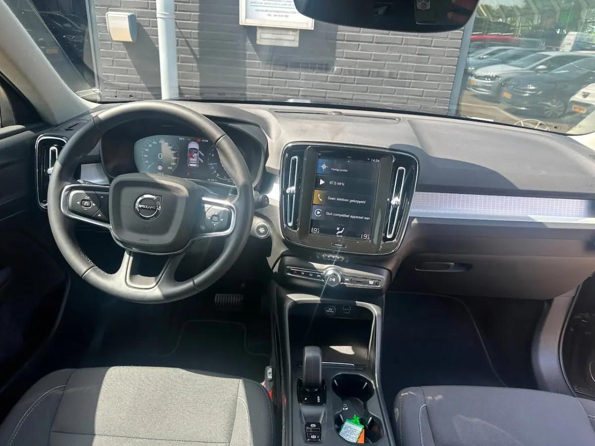 1.5 T2 Momentum/1STE EIG/CAMERA/NAVI/CARPLAY/NL-AUTO NAP