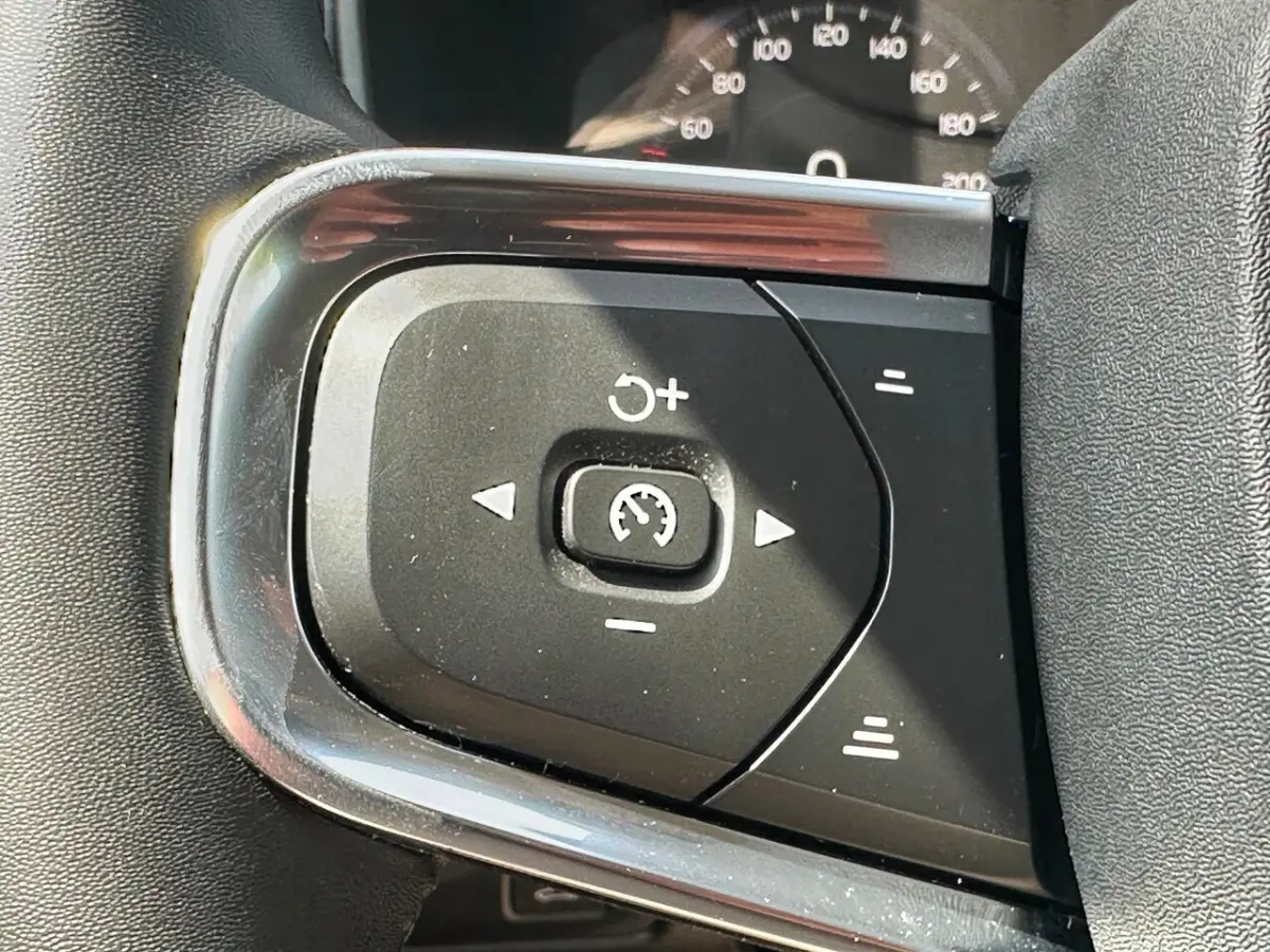 1.5 T2 Momentum/1STE EIG/CAMERA/NAVI/CARPLAY/NL-AUTO NAP