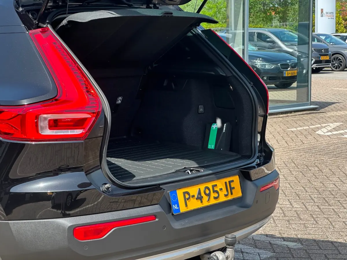 1.5 T2 Momentum/1STE EIG/CAMERA/NAVI/CARPLAY/NL-AUTO NAP