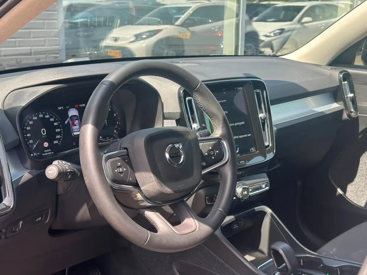 1.5 T2 Momentum/1STE EIG/CAMERA/NAVI/CARPLAY/NL-AUTO NAP