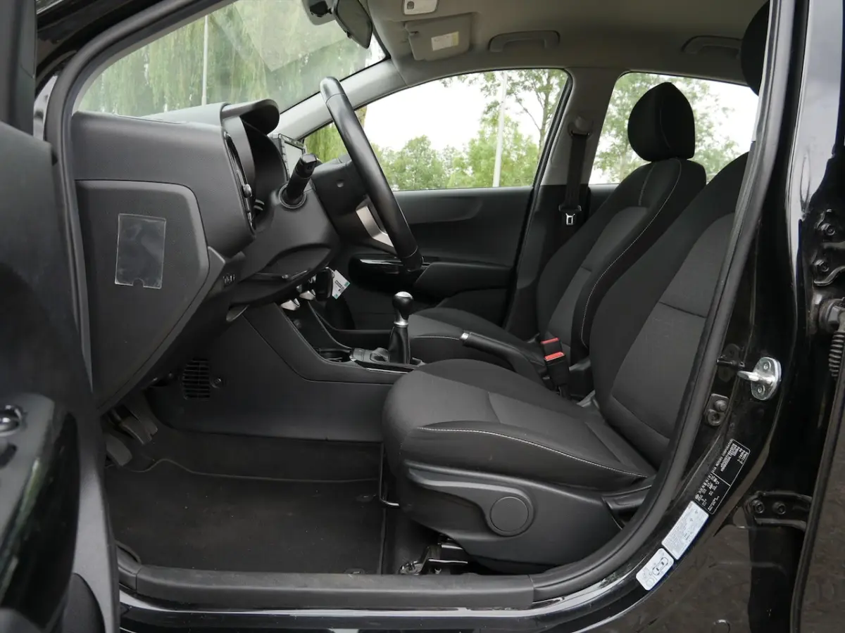 1.0 MPi 67pk 4-zits DynamicLine | Carplay | Camera | 14" LM velgen |