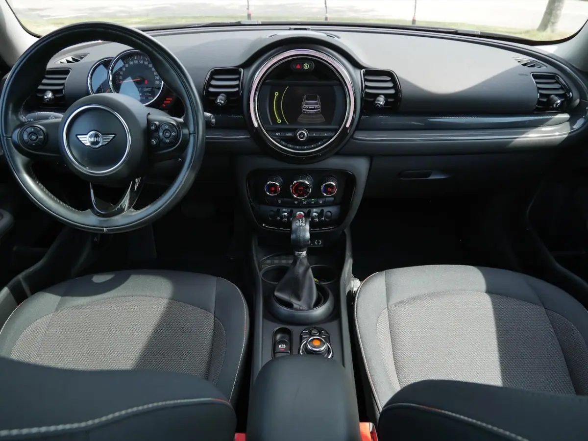 1.5 Automaat Salt | Panorama dak | Navigatie | PDC | 17"inch |