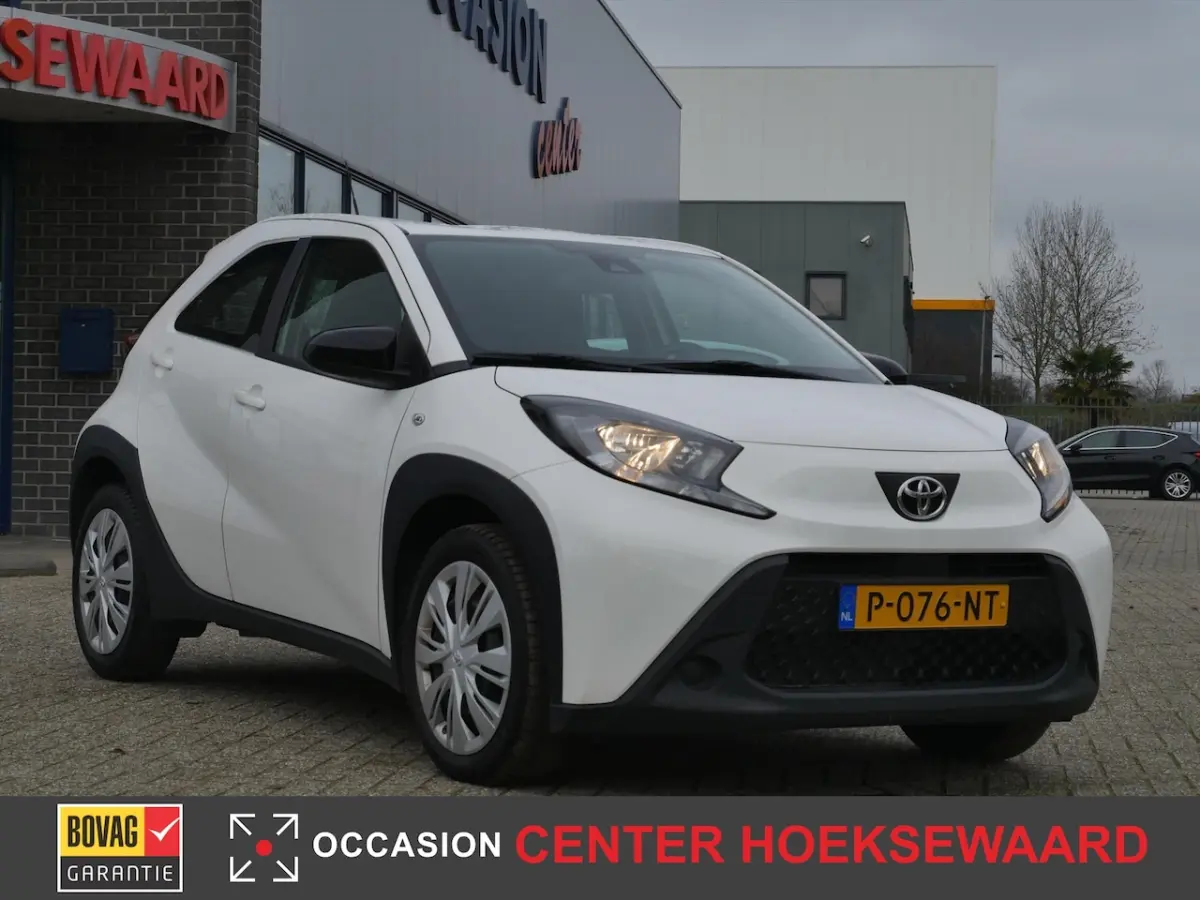 1.0 VVT-i MT 72pk Play | Carplay | Cruise | Camera |