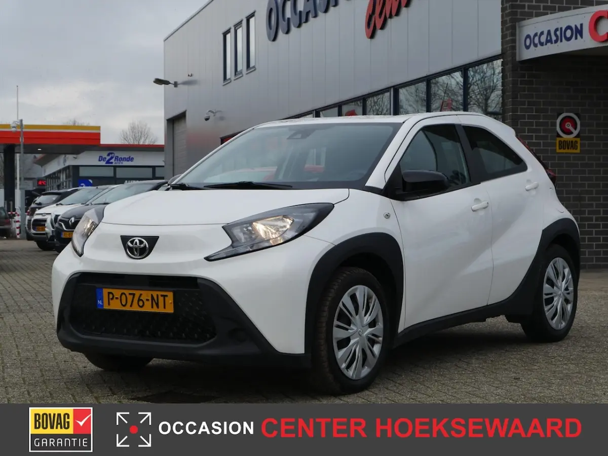 1.0 VVT-i MT 72pk Play | Carplay | Cruise | Camera |