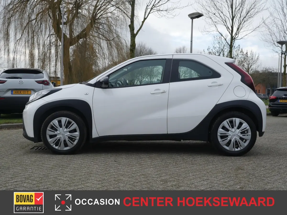 1.0 VVT-i MT 72pk Play | Carplay | Cruise | Camera |