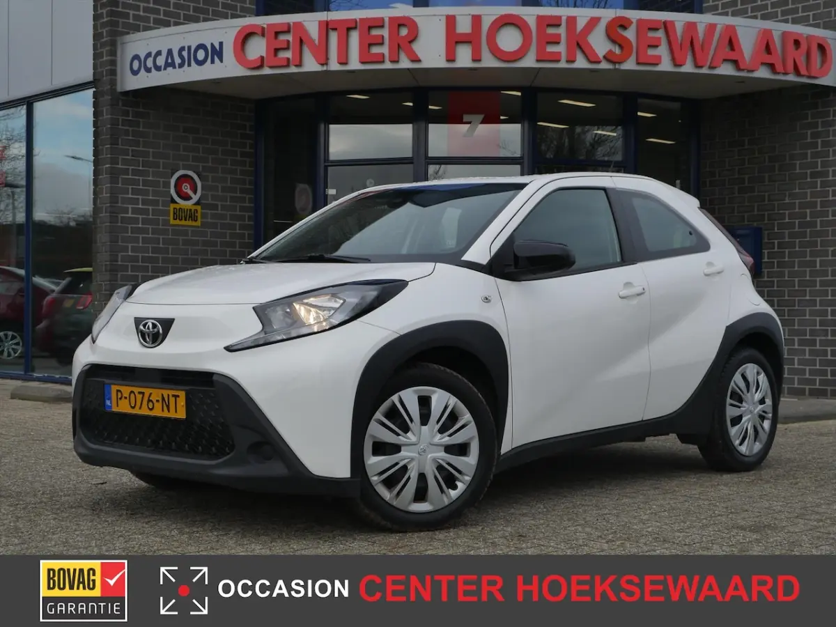 1.0 VVT-i MT 72pk Play | Carplay | Cruise | Camera |