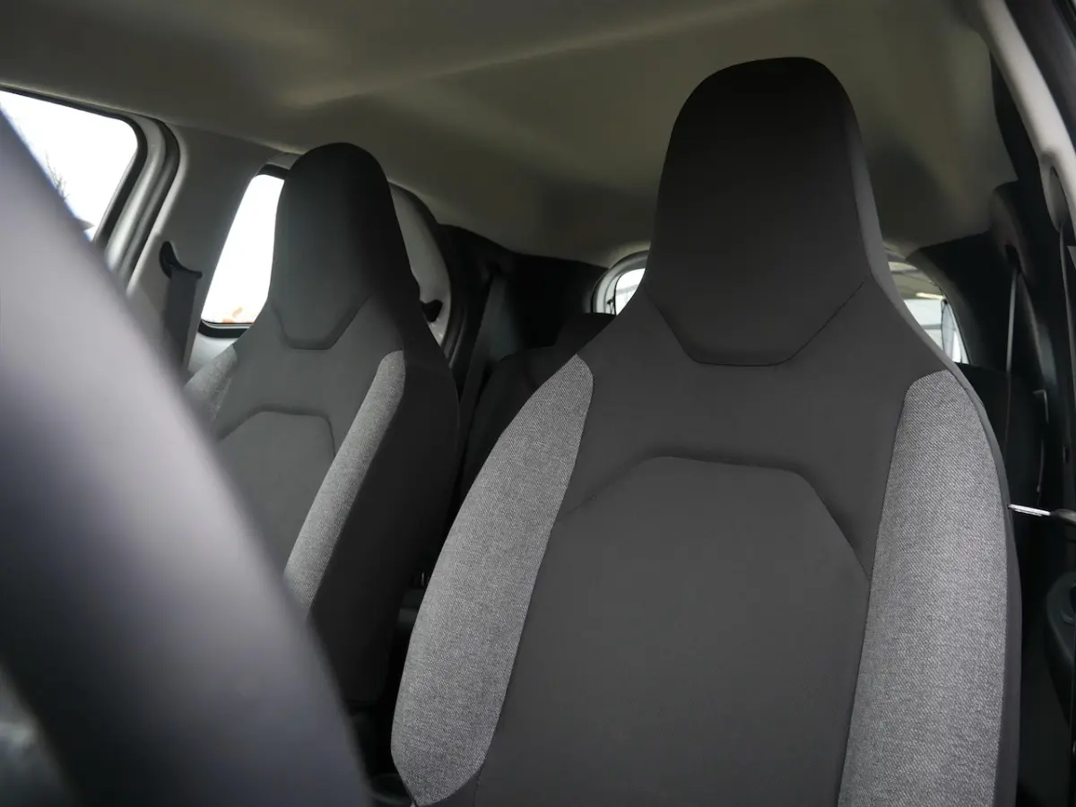 1.0 VVT-i MT 72pk Play | Carplay | Cruise | Camera |