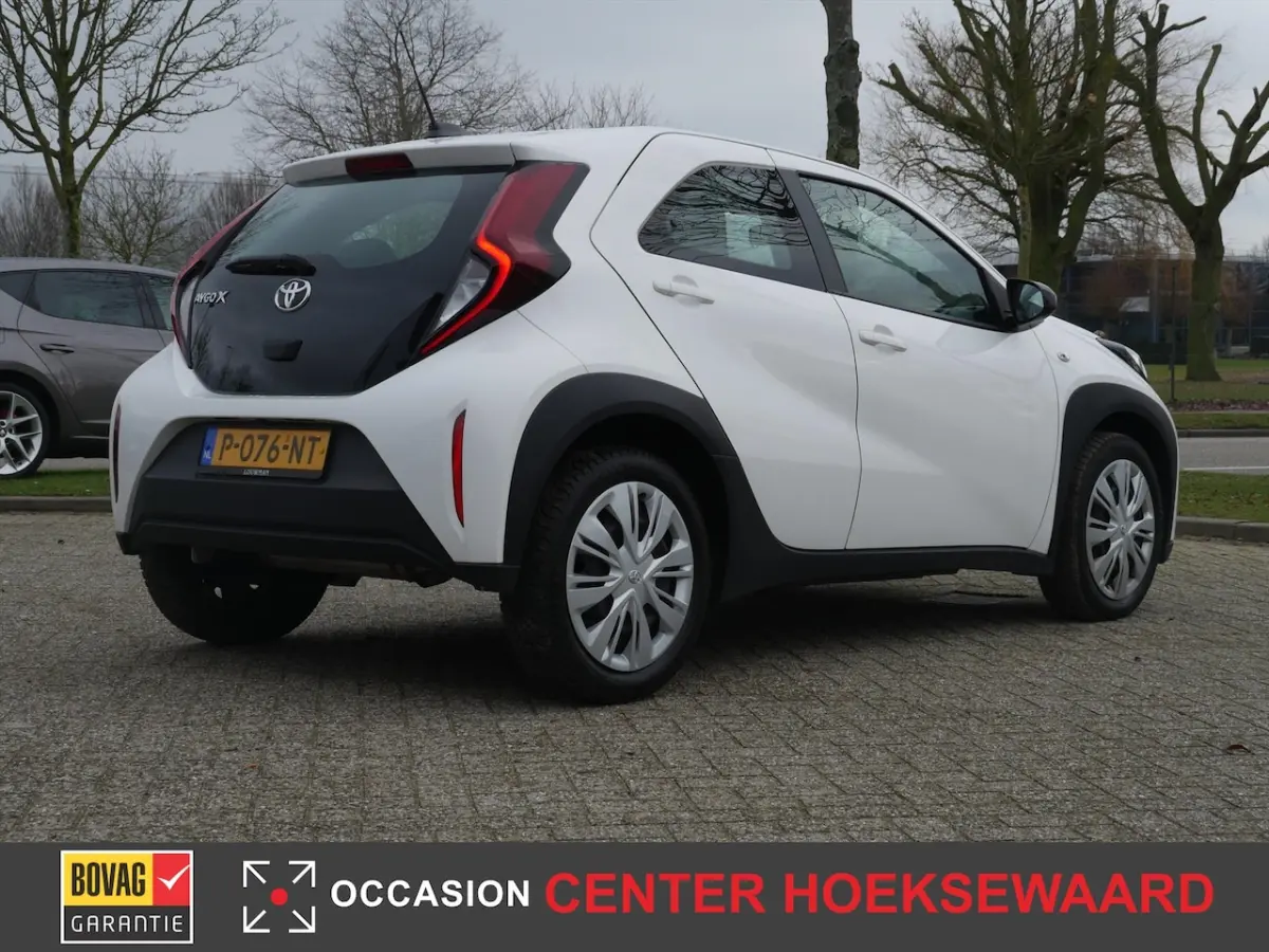 1.0 VVT-i MT 72pk Play | Carplay | Cruise | Camera |