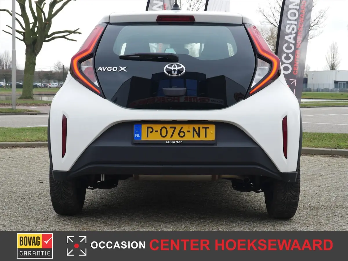 1.0 VVT-i MT 72pk Play | Carplay | Cruise | Camera |