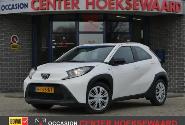 1.0 VVT-i MT 72pk Play | Carplay | Cruise | Camera |