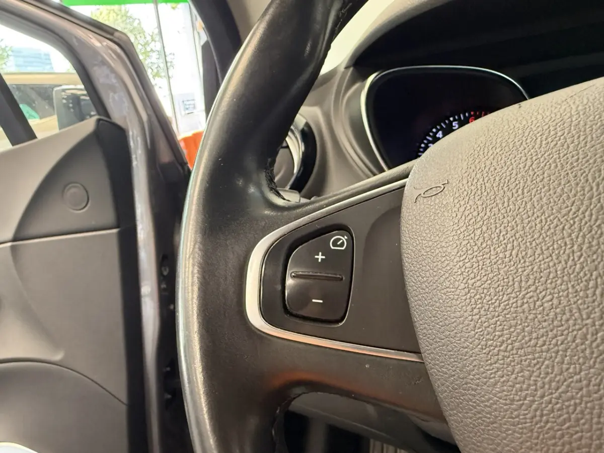 1.3 TCe Intens PDC Navi Isofix Keyless Entry/Go