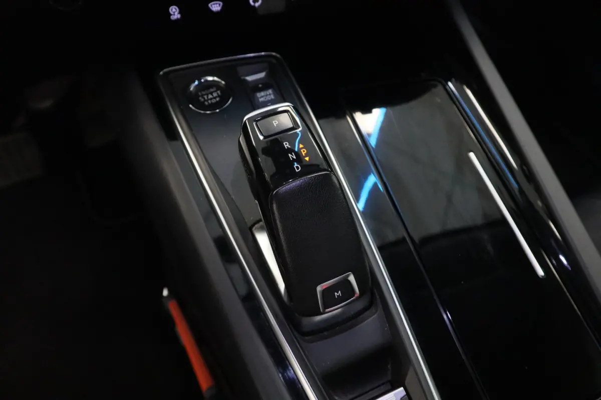 1.6 PureTech Blue Lease Allure ACC Camera PDC Keyless go 24 Maanden garantie* (Vraag naar