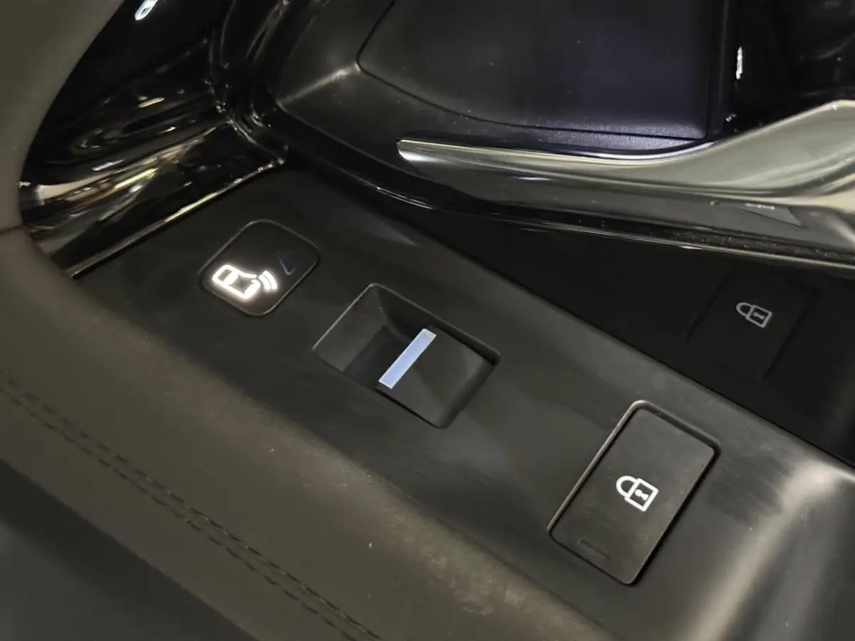2.0 P250 AWD R-Dynamic S | Pano | 20 inch | Keyless | Leer | 360 camera | Stoelverwarming