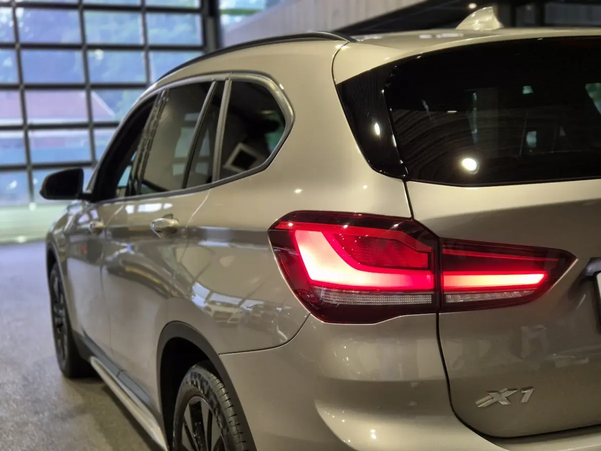xDrive25e High Executive Sportline | Bruin leder | Camera | HUD | Trekhaak | 4x4
