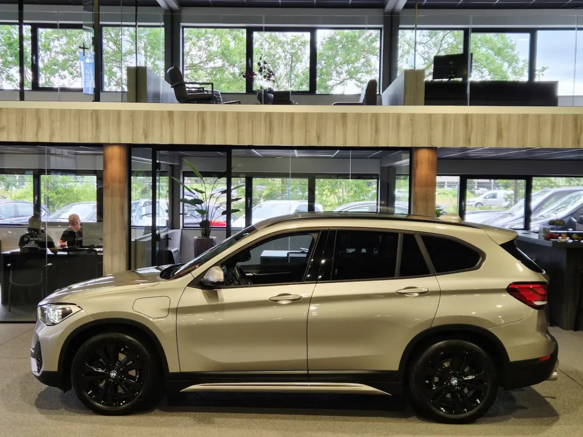 xDrive25e High Executive Sportline | Bruin leder | Camera | HUD | Trekhaak | 4x4