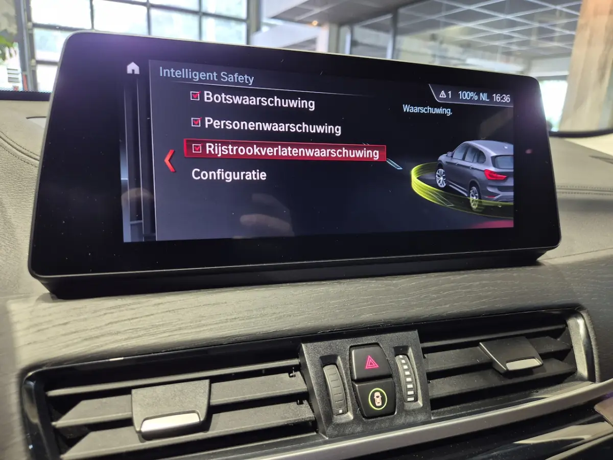 xDrive25e High Executive Sportline | Bruin leder | Camera | HUD | Trekhaak | 4x4