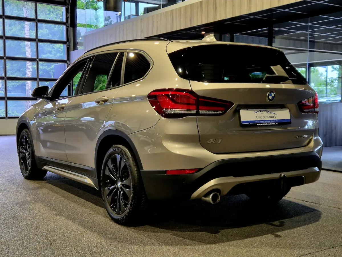 xDrive25e High Executive Sportline | Bruin leder | Camera | HUD | Trekhaak | 4x4