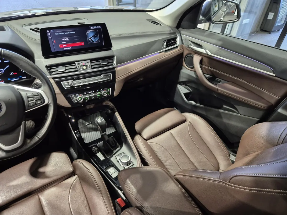 xDrive25e High Executive Sportline | Bruin leder | Camera | HUD | Trekhaak | 4x4