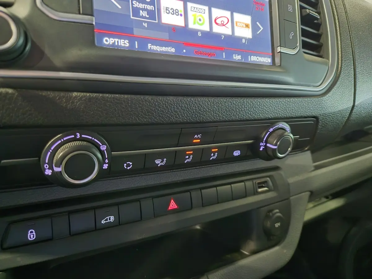 1.5 BlueHDI 120 M 3-Zits Club Navigatie | Clima | Sensoren | Airco