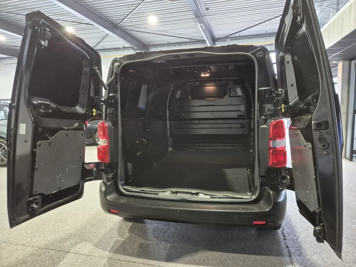 1.5 BlueHDI 120 M 3-Zits Club Navigatie | Clima | Sensoren | Airco
