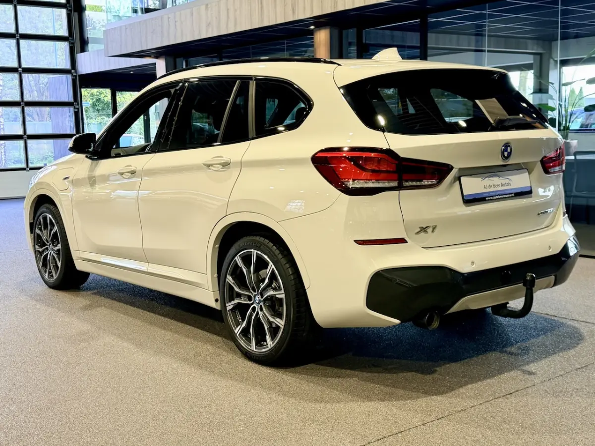 xDrive25e Executive M-Sport | 19â | Camera | Trekhaak | Stoelverwarming | 4x4