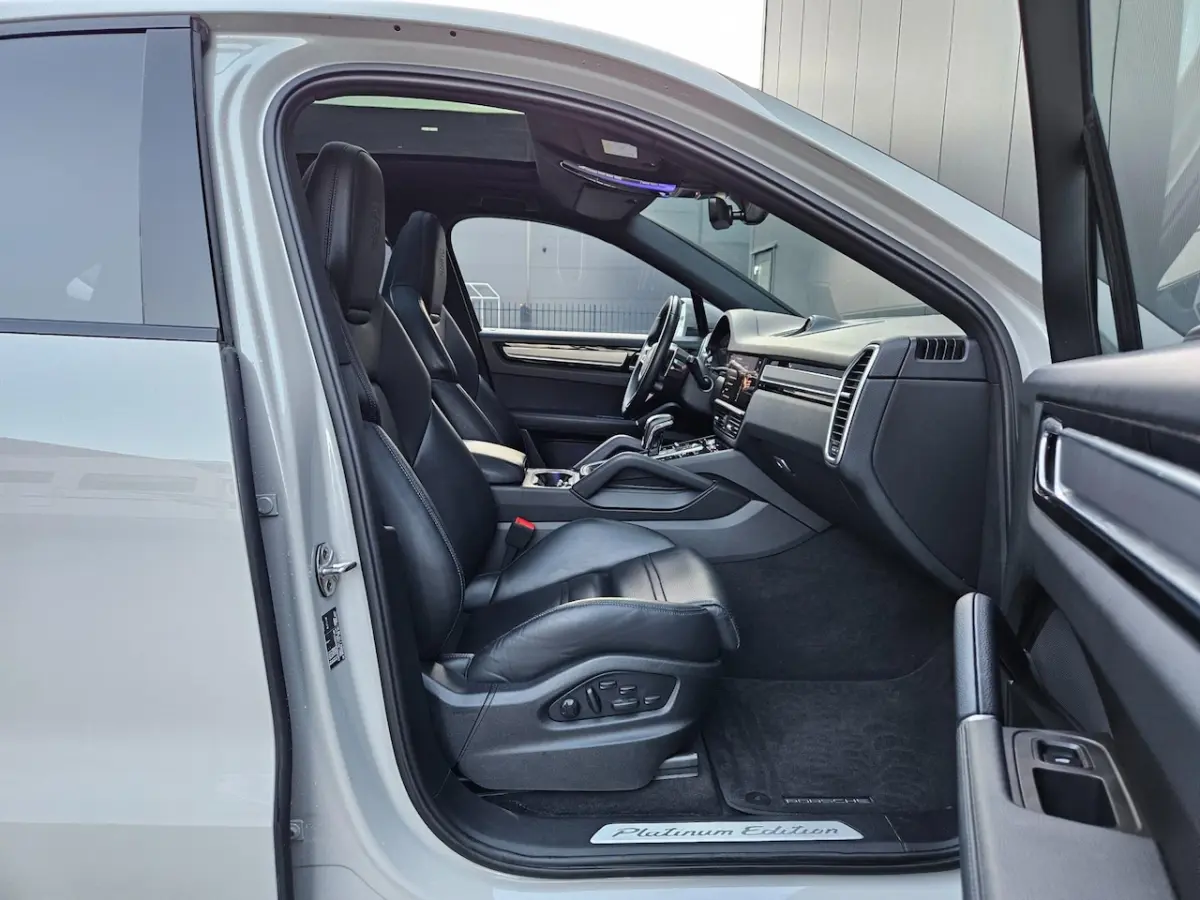 3.0 E-Hybrid Platinum Edition Pano Luchtvering Sportuitlaat Trekhaak 360 camera Sfeer