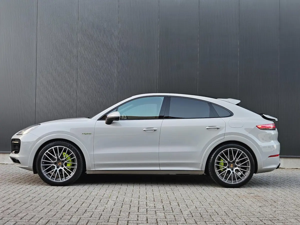 3.0 E-Hybrid Platinum Edition Pano Luchtvering Sportuitlaat Trekhaak 360 camera Sfeer